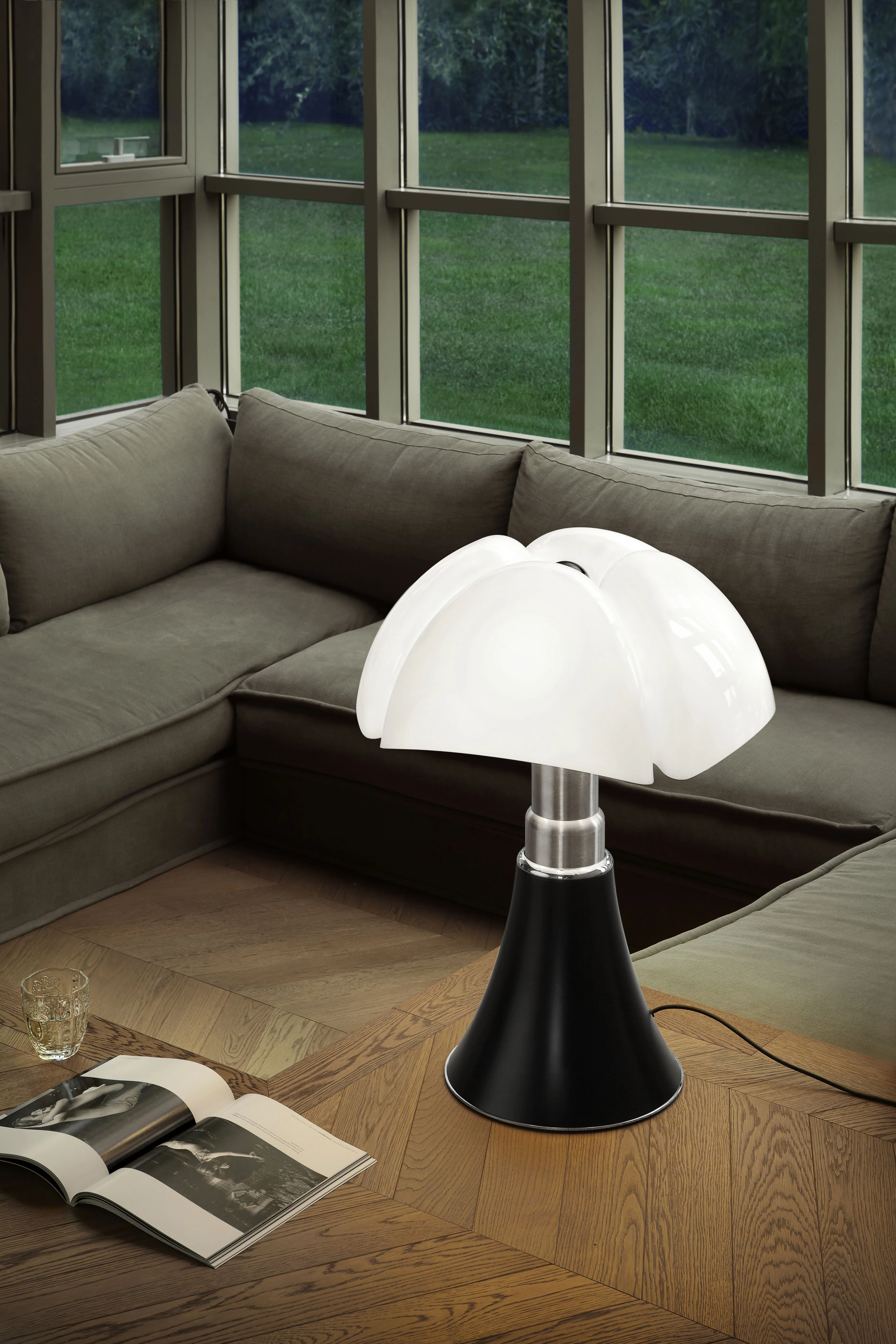 Pipistrello Lamp Black By Martinelli Luce In Living Room Slide1 For Donzelli